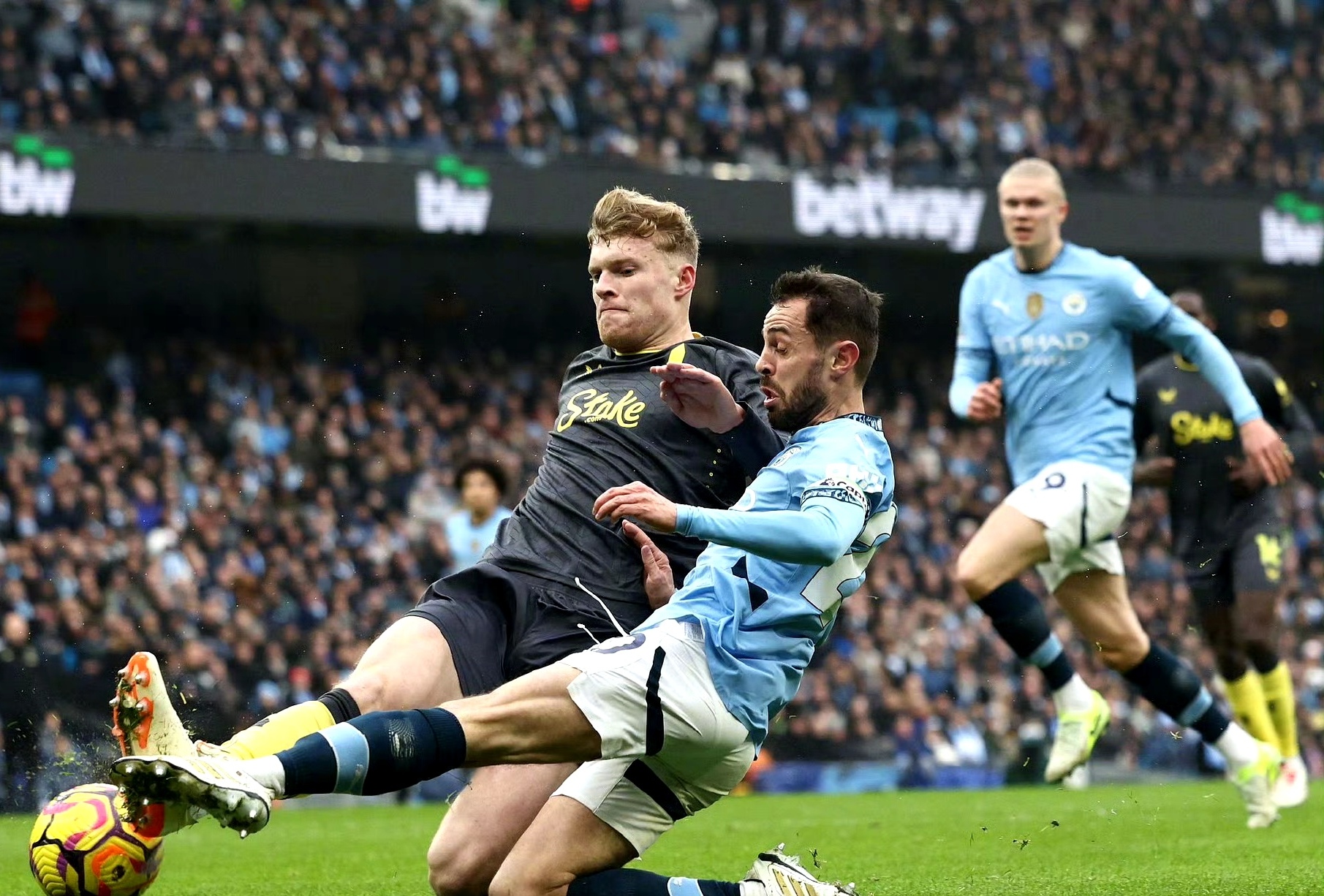 曼城强势智利,埃尔林爆发神勇的简单介绍 曼城强势智利,埃尔林爆发神勇的简单介绍