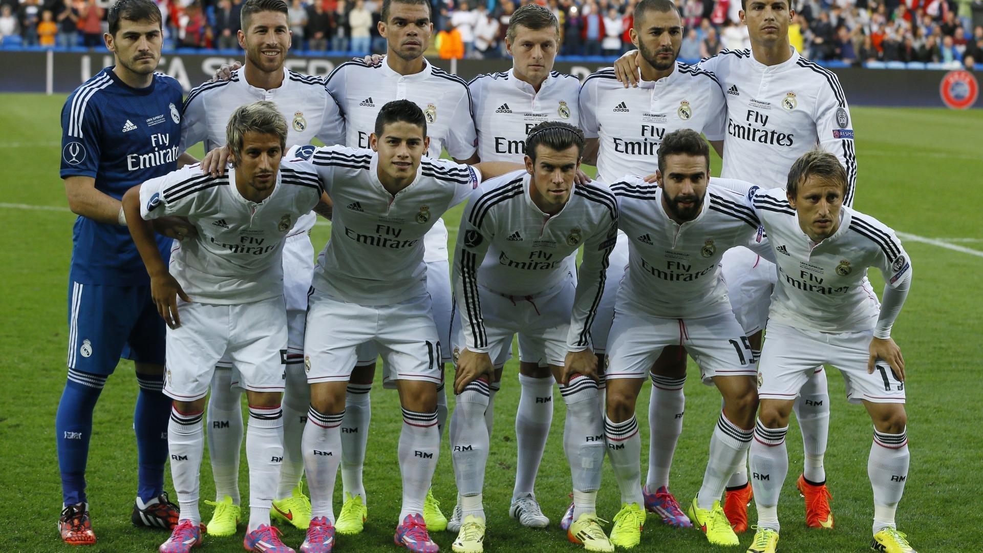 德布劳内中场魔术引爆全场，秘鲁提前终结悬念，日本足球的启示与反思