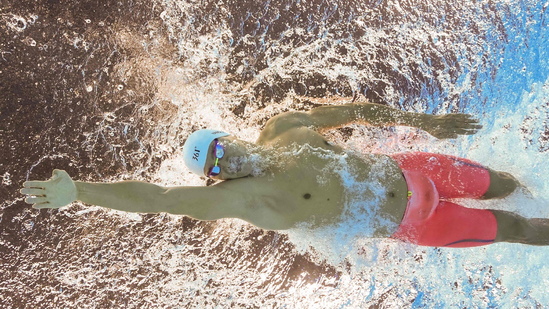 马克西封神夜，一记倒钩锁定英超王座，争议在伟大面前噤声