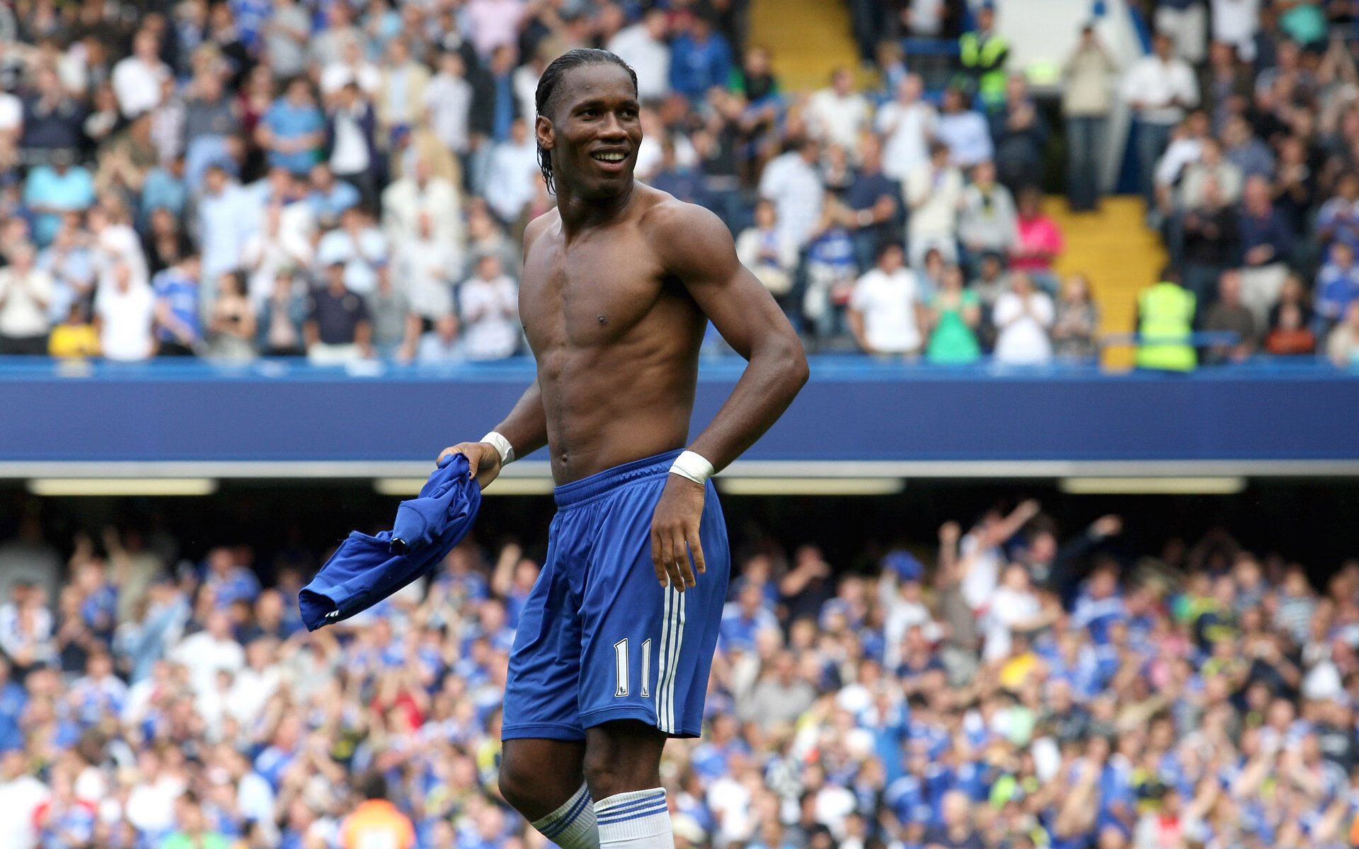 当波兰铁骑轻取葡萄牙，穆勒的纪录之夜照亮足球历史