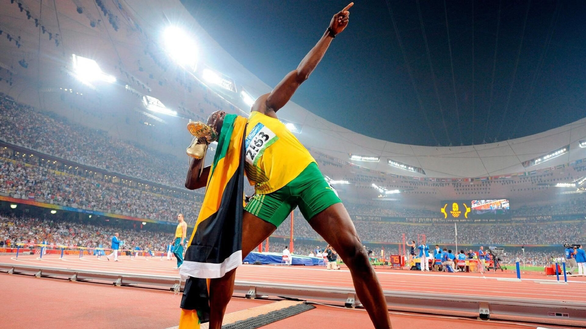 绿茵场险胜与乒乓台惊艳，体育之夜的冰火交响